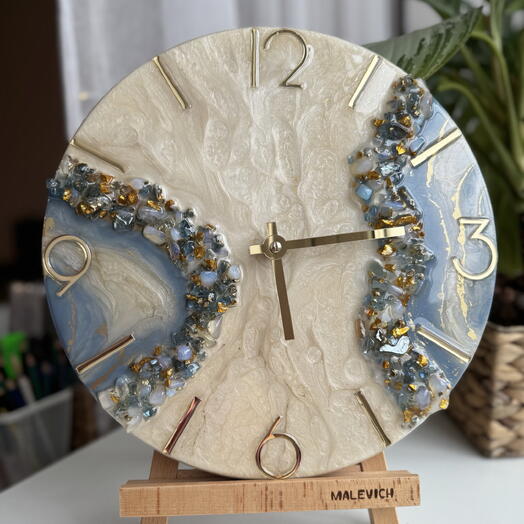 Часы из эпоксидной смолы с натуральными камнями Агата и Сапфирина