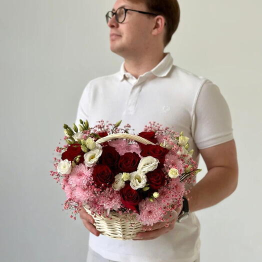 Корзина из роз, хризантем, гипсофилы и эустомы S