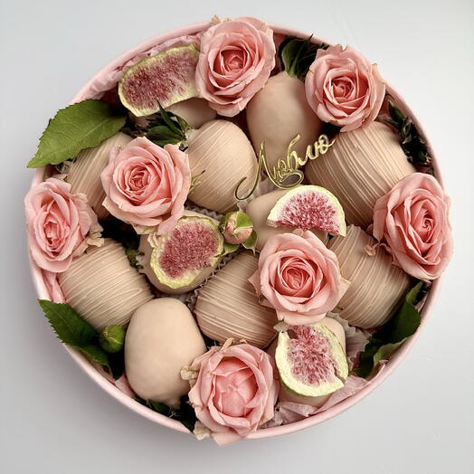 Клубника в шоколаде круг на 12 ягод с кустовой розой 🌸