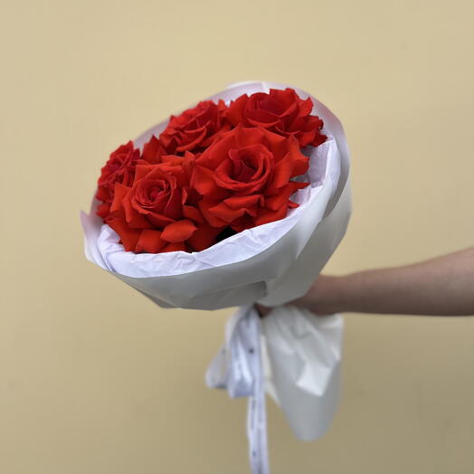 Яркий букет из роз