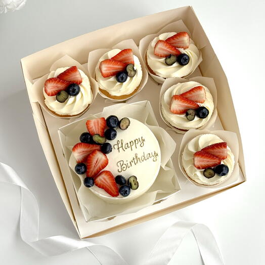 Бенто торт + 5 капкейков Happy birthday с ягодным декором для мамы, бабушки, отца, девушке, подруге