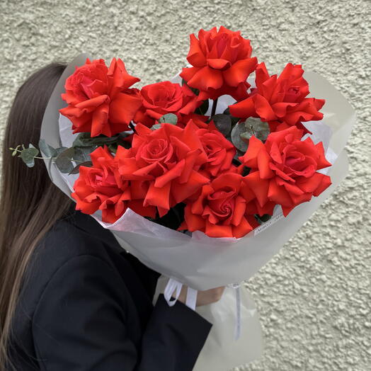 Роза Нина с эвкалиптом 9 шт