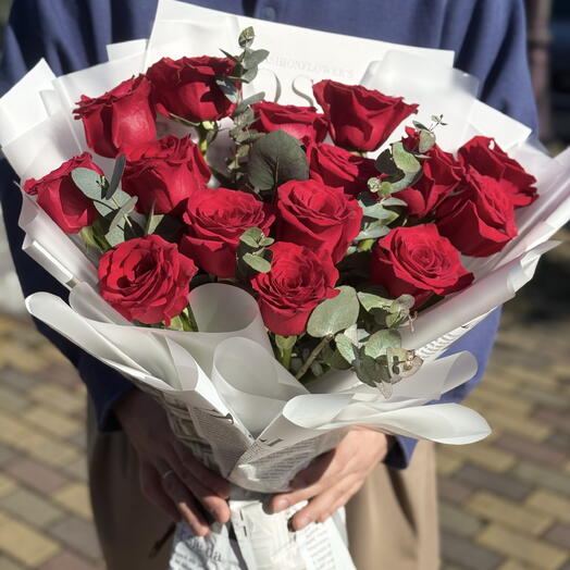 Розы с эвкалиптом