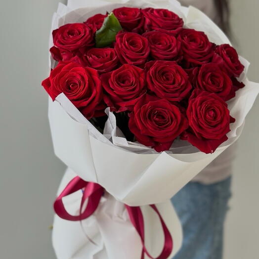Красные розы ароматные в белом ♥️😍