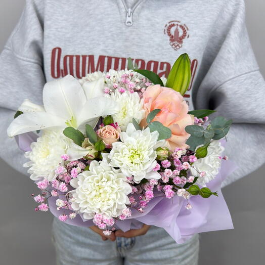 Композиция с Лилией и хризантемой