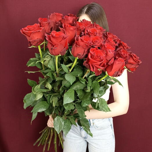 💐25 бордовых роз с лентой