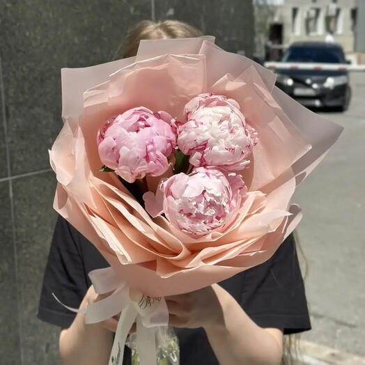 Комплимент из пионов