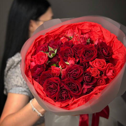 Кустовые розы 🌹 + сладкий подарок 🎁 + подарок от Viviene Sabo - румяна Macoron