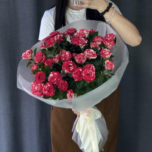 Букет из 5 кустовых роз в упаковке | Нежный подарок 💗