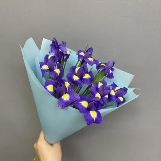 Букет из 9 ирисов