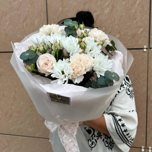 Букет из кустовой розовой розы
