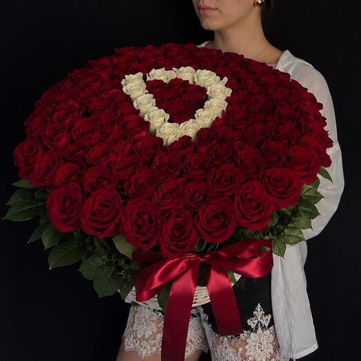 Корзина из 151 розы с буквой имени 🌹