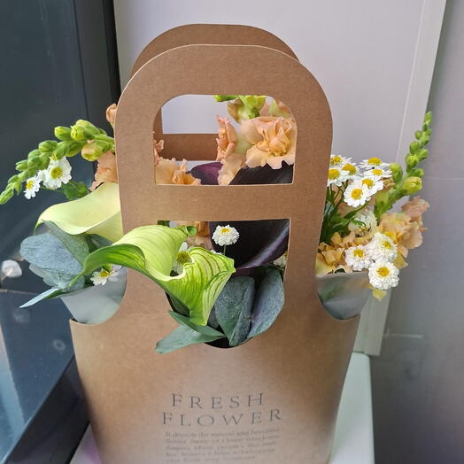 С Нежностью тебе💐Сумочка из калл,антира,танацетума и эвкалипта
