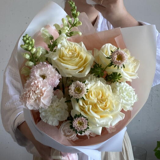 Букет нежный с ароматными розами, нежными диантусами и астрой 🌺