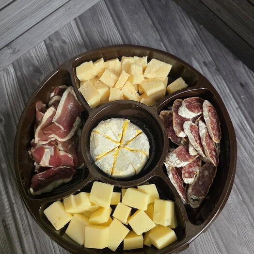 Вкусная тарелка СЫР И МЯСО
