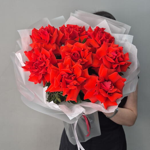 Алые розы