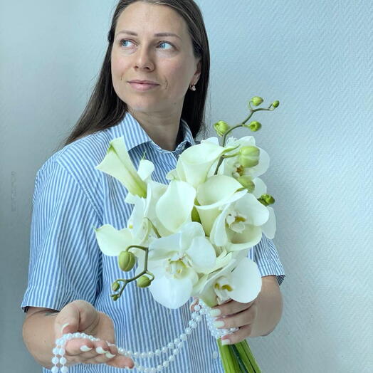 Букет невесты каллы и орхидеи с жемчугом