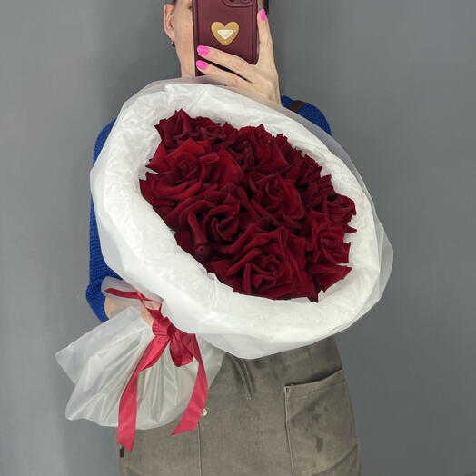 Монобукет яркий ♥️ с алой французской розой сорт Нина 🥐🌹🥐