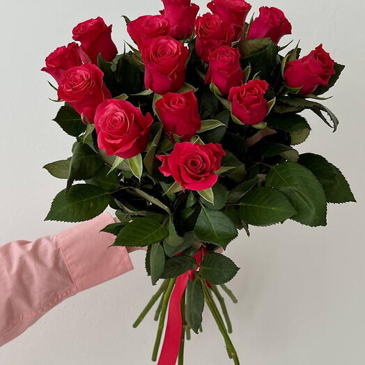Букет из роз малинового оттенка 🌹