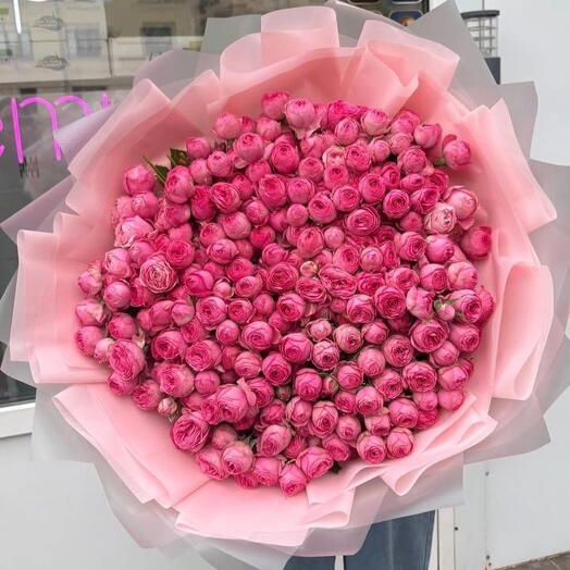 Шикарный букет кустовых роз