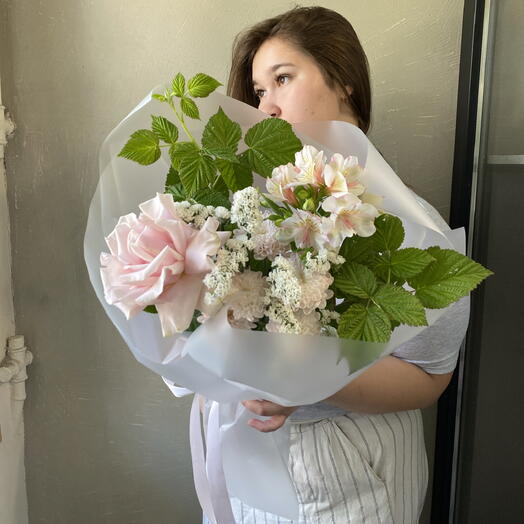 Нежный букет комплимент