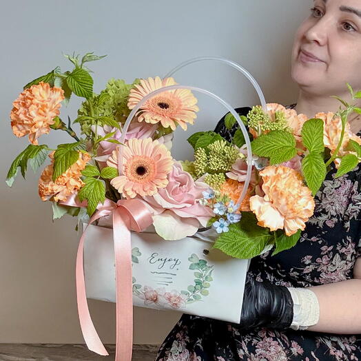 Нежная летняя сумочка с герберами