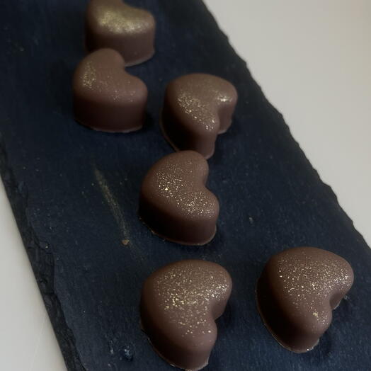DUBAI HEARTS | Chocolate hearts with Dubai chocolate inside