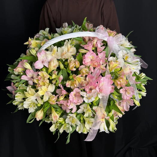 Корзина с альстромерией микс