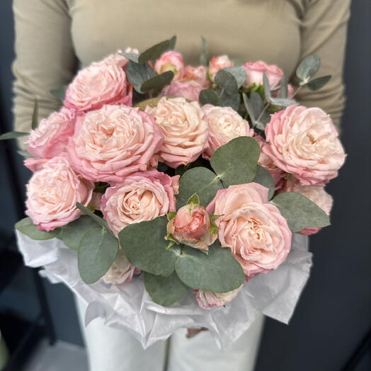 Корзинка с Пионовидными кустовыми розами FlowaLova