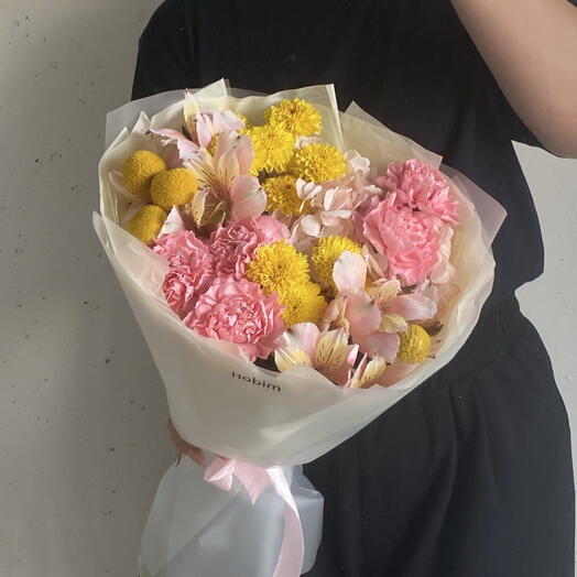 Букет яркий с гортензией, хризантемой, альстромерией и диантусами💛🩷
