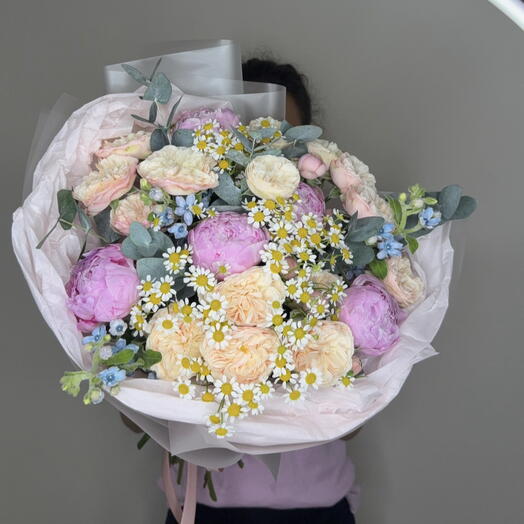 💕Букет L Рассказать о чувствах | с пионами, незабудками и кустовой пионовидной розой Royal Blush