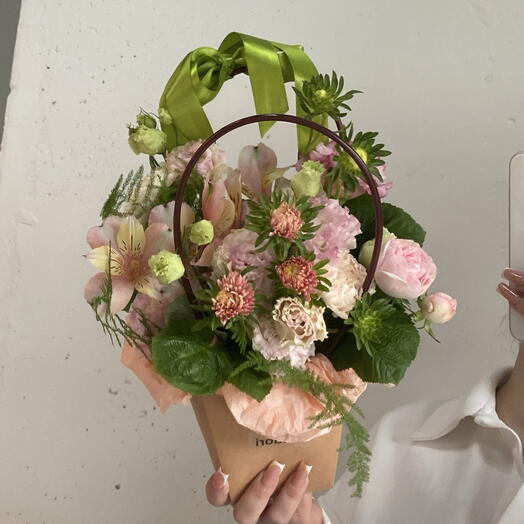 Композиция в сумочке с лизиантусом, астрой и альстромерией 🧡🌿