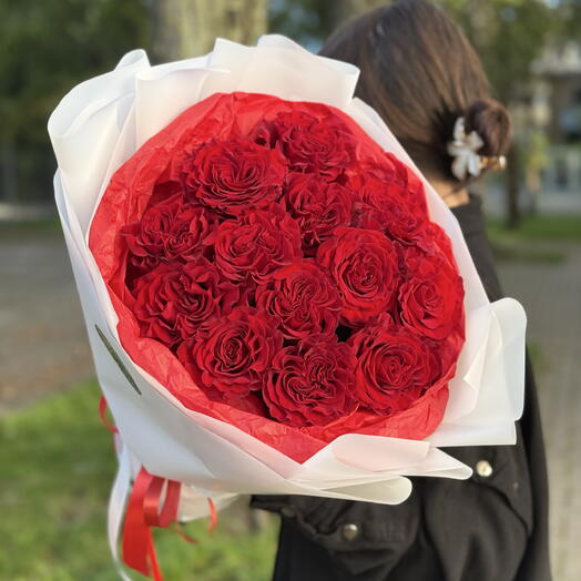 Красные пион розы «Love is