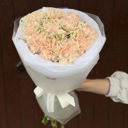 Букет розовые диантусы (гвоздики) и ромашки