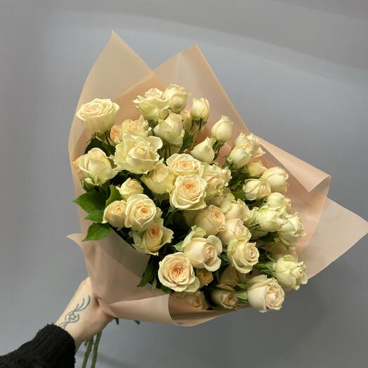 Букет кустовых роз 9 штук