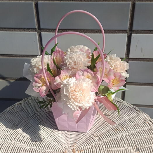 Нежная сумочка с диантусами и альстромерией 🌸Дианиусы Альстромерия