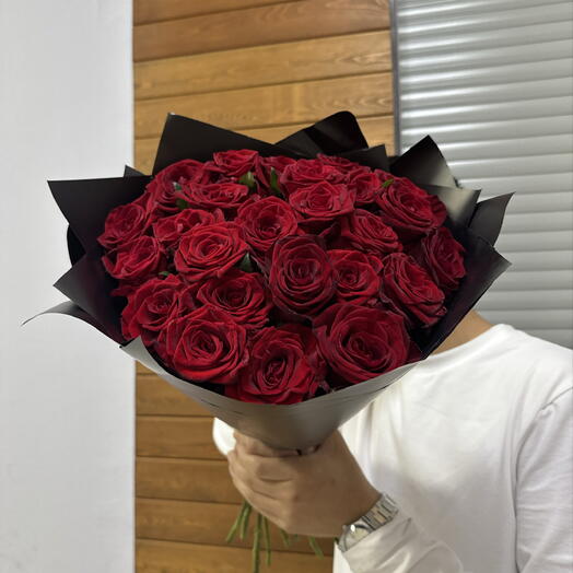 красные розы 25 шт