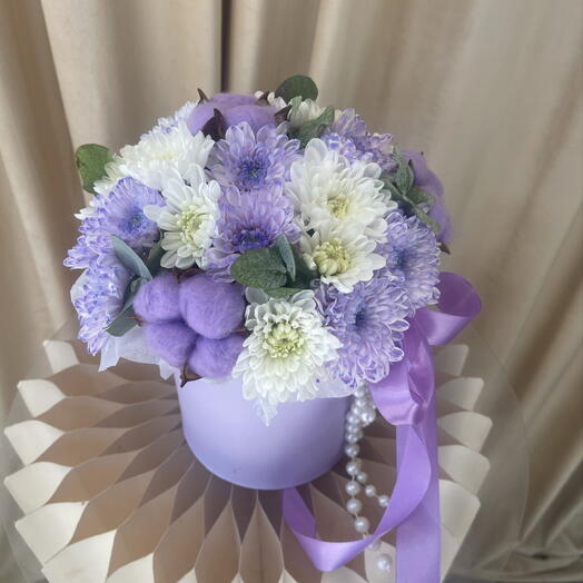 Микс хризантемы с эвкалиптом и хлопоком в цилиндре💜
