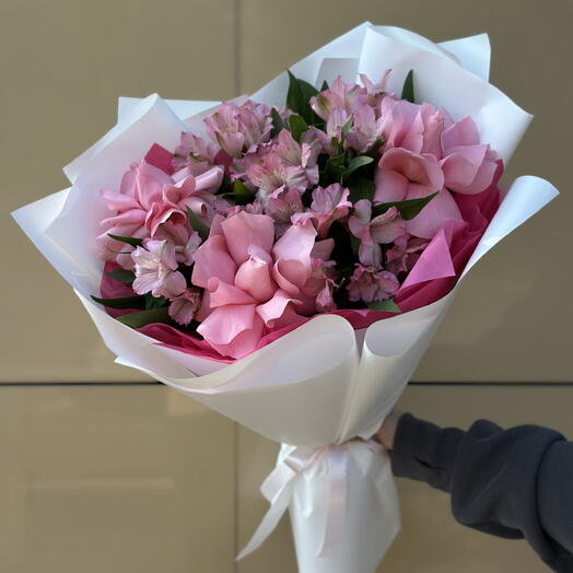 Букет из французских роз и альстромерий🌸