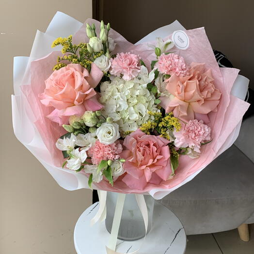 Букет «Розовые грёзы» с французскими розами, эустомой, гортензией🌸
