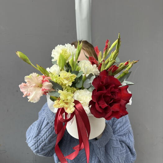 Роза Французская, Гладиолусы и Диантусы в шляпной коробке🧡