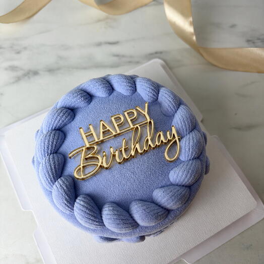 Муссовый бенто в стиле «Ламбет» с надписью Happy Birthday
