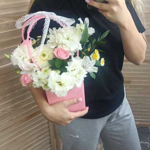 Нежный комплимент 🌸из георгин, кустовых роз, диантусов , хризантемы и альстромерии