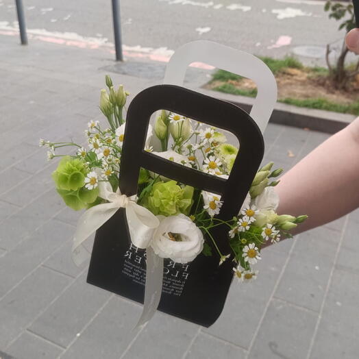 Стильная сумочка с белой эустомой и кустовой ромашкой 🌼 Эустома Ромашки