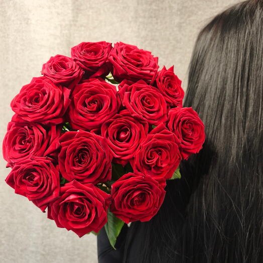 15 красных роз 60см Red Naomi под ленту