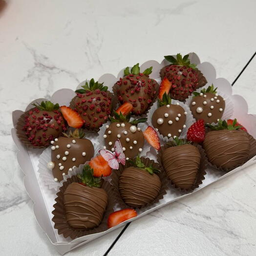 Клубника в шоколаде с декором - 12 шт🍓