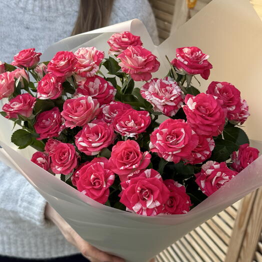 Букет из 5 кустовых роз