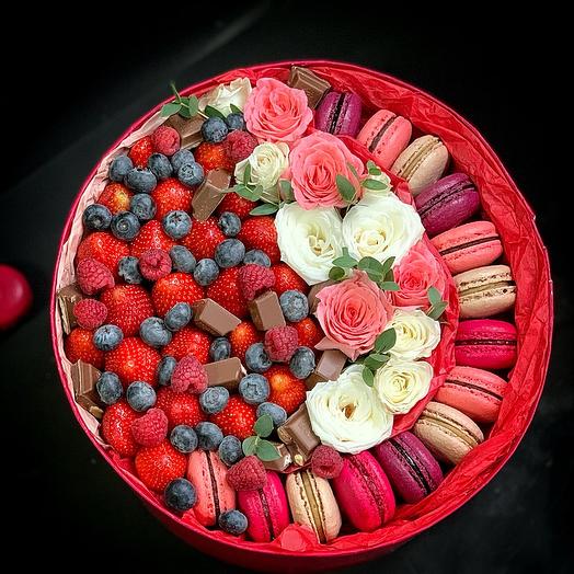 Composición con bayas y chocolate