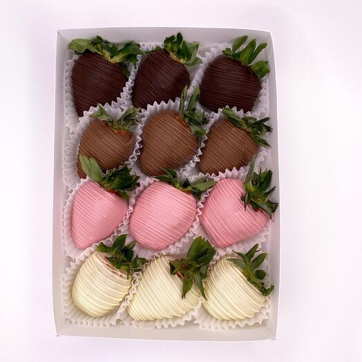 Набір з полуниці в шоколаді 12 шт