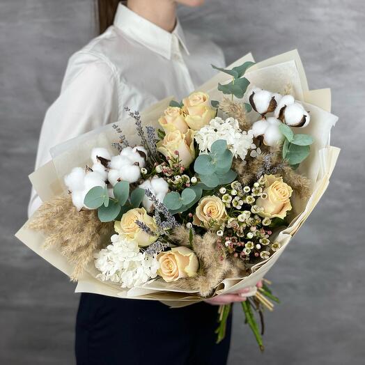 Ramo de rosas con flores secas Angélica